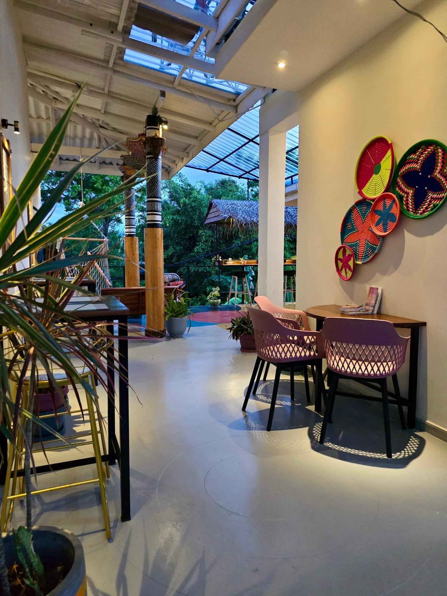 Habibi Hostel & Restaurant Unawatuna Exterior photo
